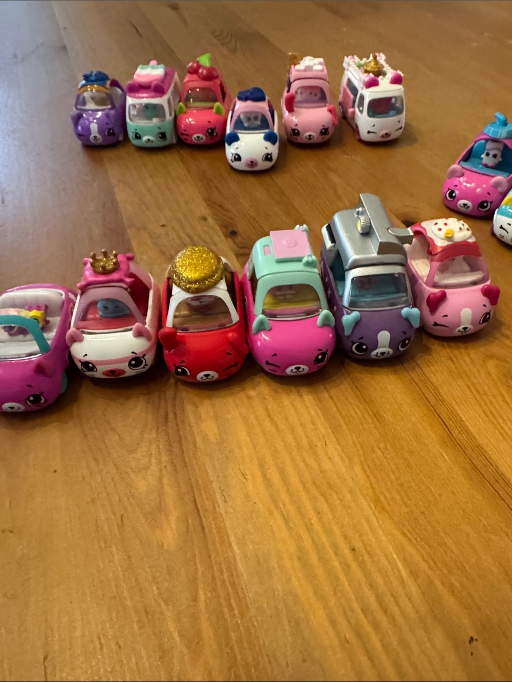Shopkins Cutie Cars Lot with Carrying Case - Picture 7 of 15